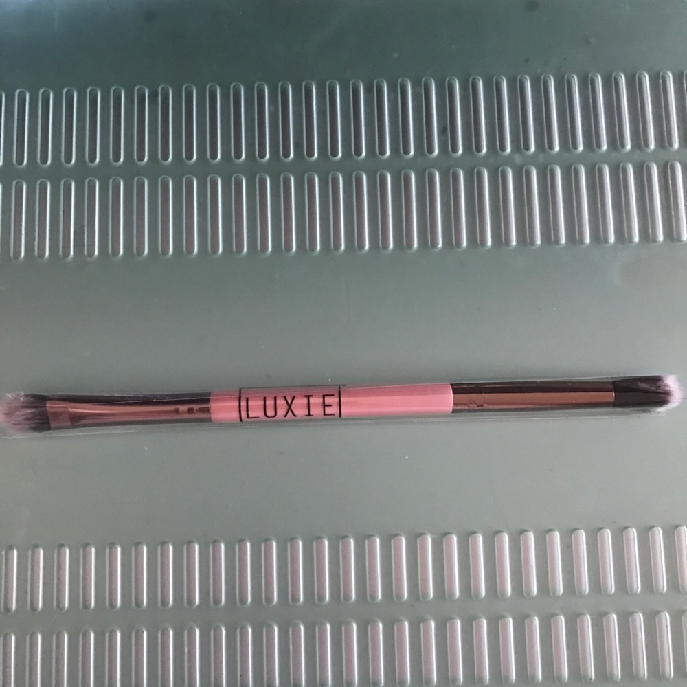 Luxie Beauty - Blending and Shading Eye Brush 249